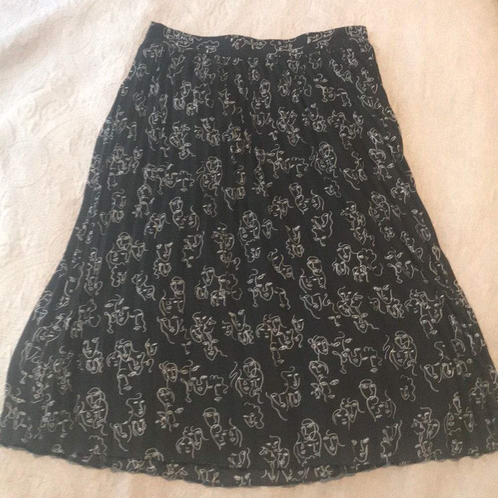 Midi pleated skirt with face pattern kewt!